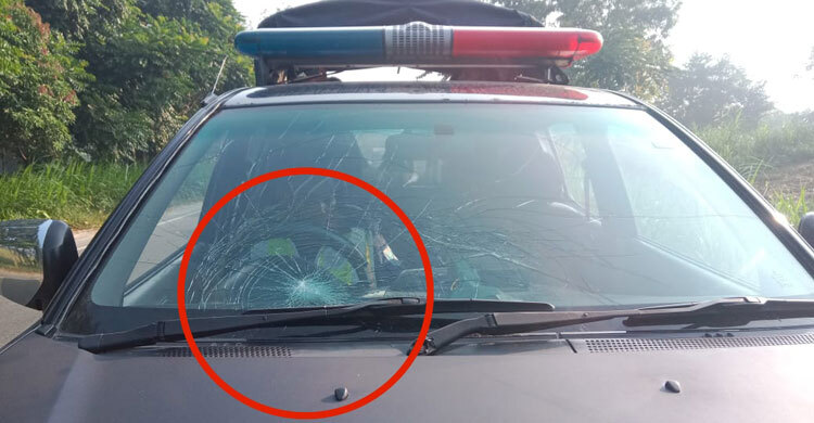 এক্সপ্রেসওয়েতে হাতবোমায় ক্ষতিগ্রস্ত পুলিশের গাড়ি, আটক ৩