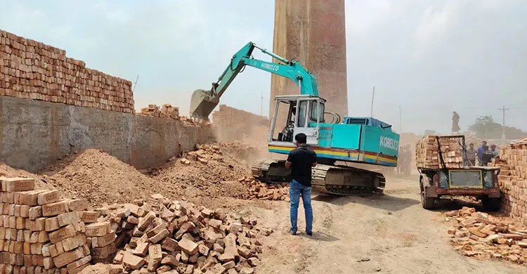 শরীয়তপুরে অনুমোদনহীন ইটভাটা গুঁড়িয়ে দিলো প্রশাসন