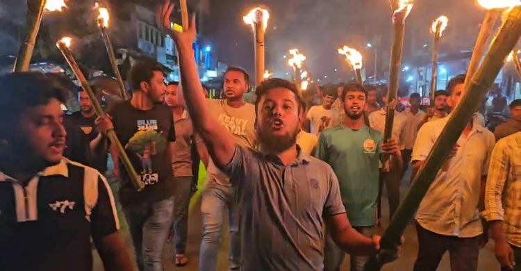 ছাত্রদলের কমিটি বাতিলের দাবিতে ঈদের আগের রাতেও মশাল মিছিল একাংশের