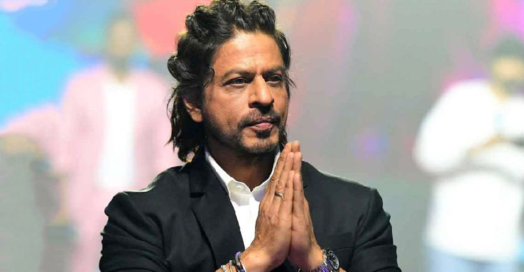 যে কারণে শাহরুখকে দেশ ছাড়তে বলছেন নির্মাতা