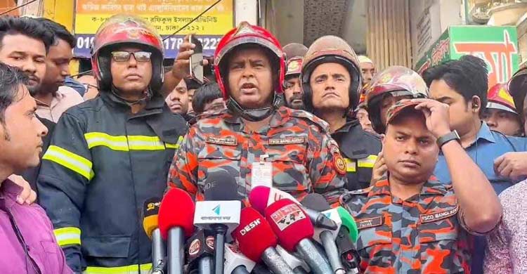 ছাদের দরজা বন্ধ থাকায় ধোঁয়ায় দম বন্ধ হয়ে মারা যান চারজন