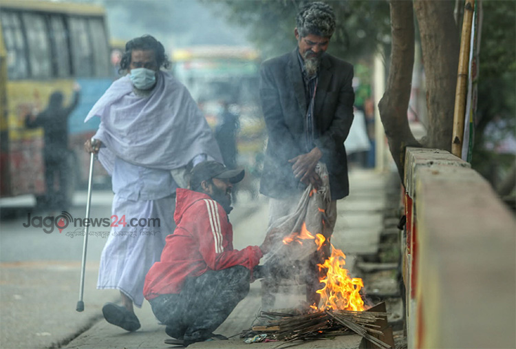 শীতে ঢাকায় খেটে খাওয়া মানুষের ভোগান্তি