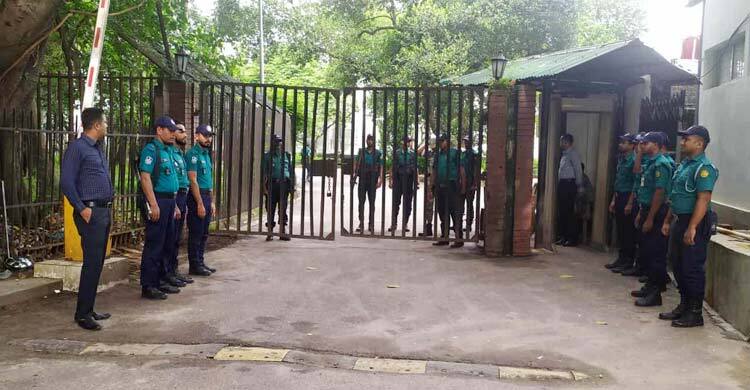 শেখ হাসিনার বিরুদ্ধে প্রথম সাক্ষ্যগ্রহণ, নিরাপত্তা জোরদার