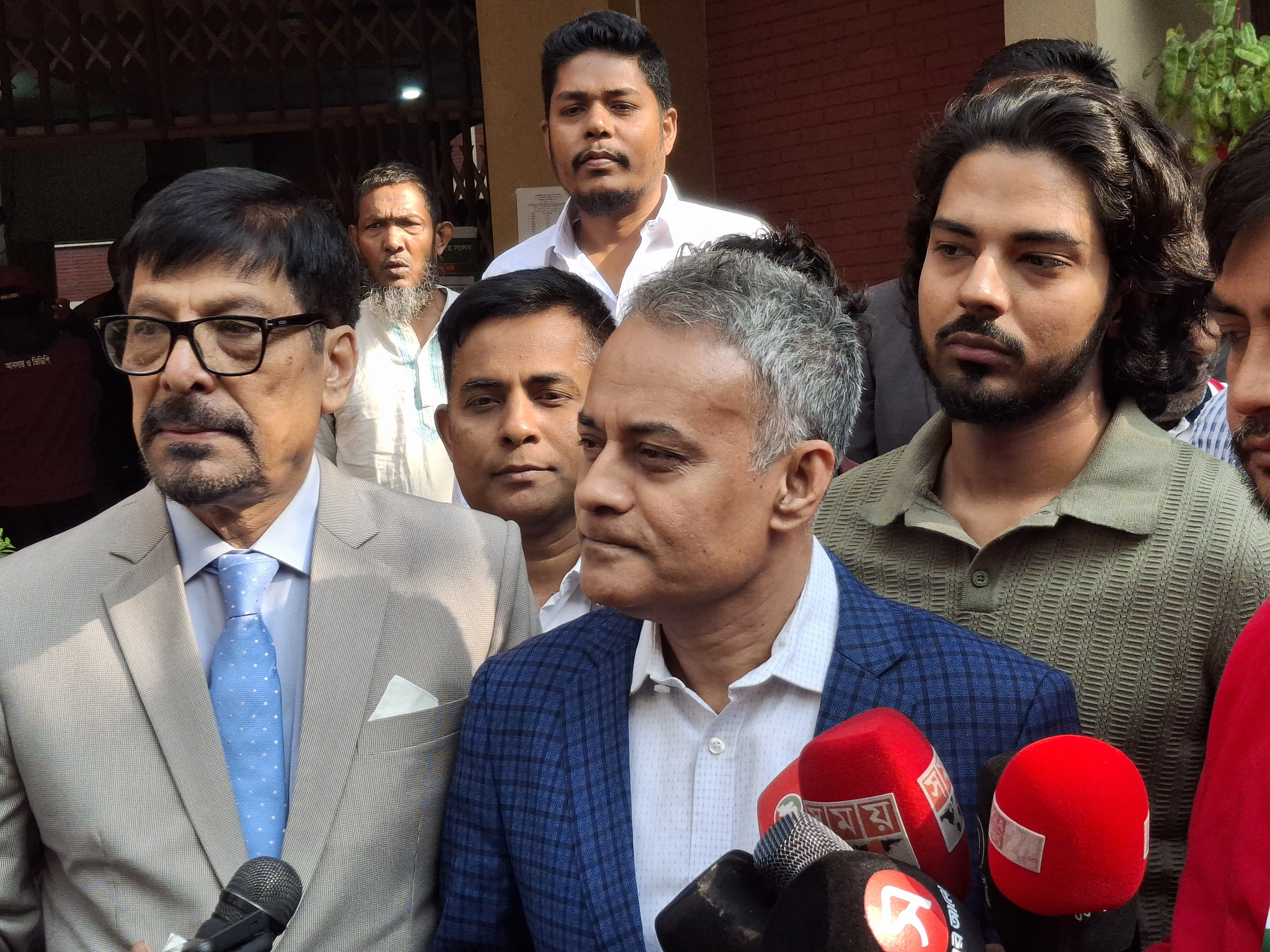 আইনশৃঙ্খলা বাহিনী নিরপেক্ষ ভূমিকা পালন করছে: শেখ রবিউল আলম