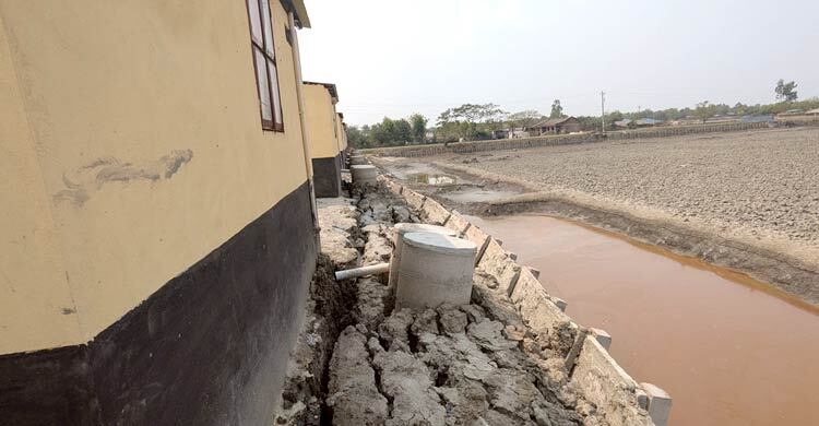 হস্তান্তরের আগেই ঝুঁকিতে আশ্রয়ণ প্রকল্পের ঘর