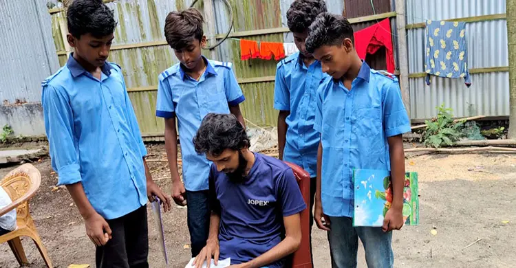 ক্যানসারে স্বামীর মৃত্যু, এবার আক্রান্ত ছেলেকে নিয়ে দিশাহারা মা