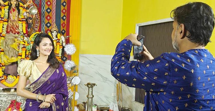 সৃজিতের সঙ্গে কে এই সুন্দরী