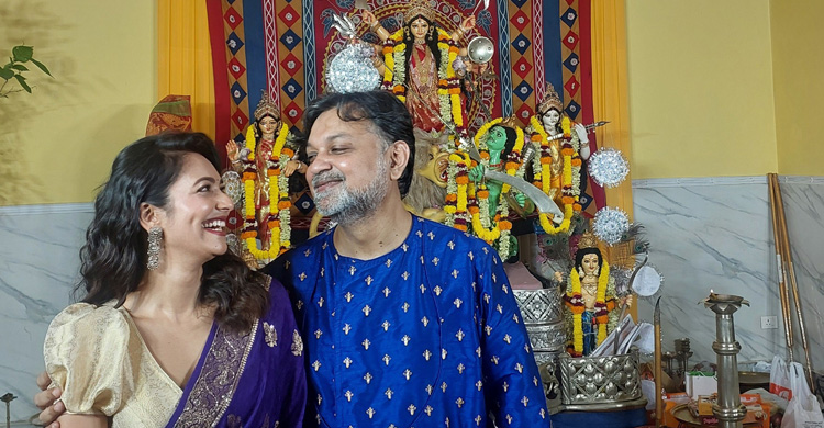 সৃজিতের সঙ্গে কে এই সুন্দরী