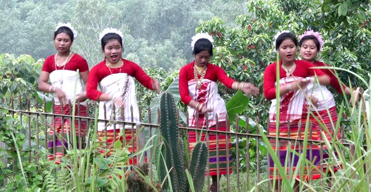 হারিয়ে যাচ্ছে ক্ষুদ্র নৃ-গোষ্ঠীদের ভাষা