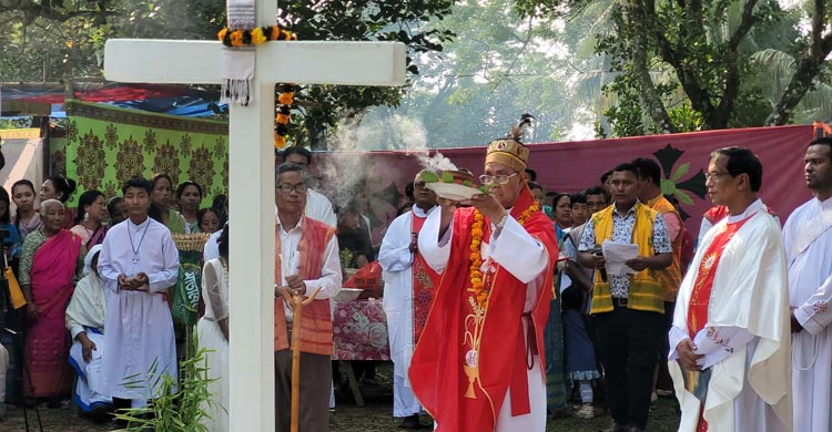 শেরপুরে ওয়ানগালা উৎসবে বর্ণিল গারোপল্লী