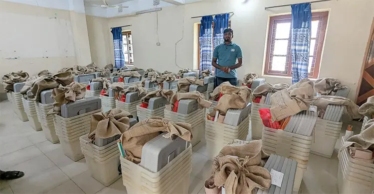 কেন্দ্রে যাচ্ছে সরঞ্জাম, তিন স্তরের নিরাপত্তার চাদরে পুরো এলাকা