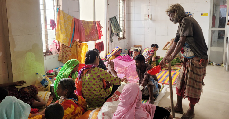 বিনামূল্যে চিকিৎসা নিতে এতে হয়রানির সাগরে পড়েন রোগীরা