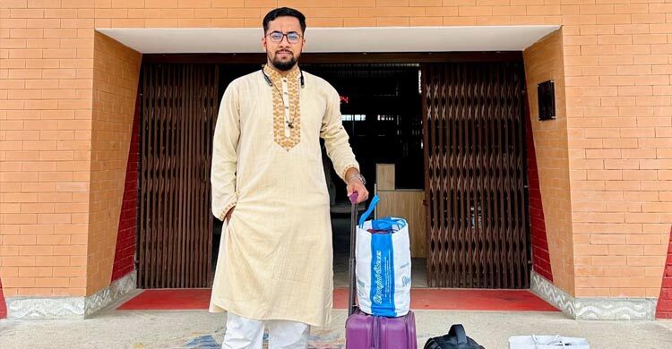 হল ছাড়লেন জাকসুর জিএস, সময় চাইলেন ভিপি