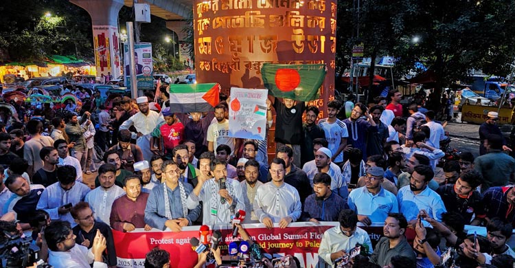 গ্লোবাল সুমুদ ফ্লোটিলায় ইসরায়েলি হামলার প্রতিবাদে শিবিরের মিছিল