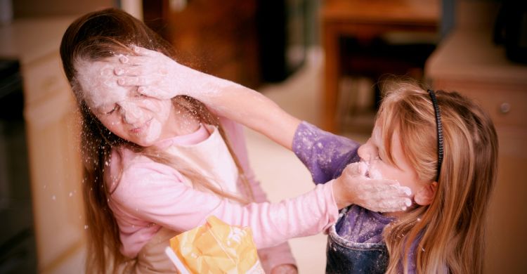 ভাইবোনের সম্পর্ক মজবুত রাখতে মেনে চলুন ৫ টিপস