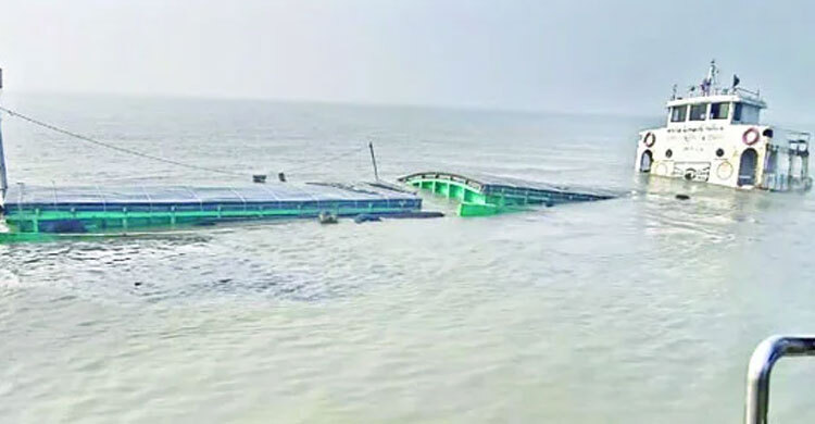 পশ্চিমবঙ্গের মুড়িগঙ্গা নদীতে ডুবলো জাহাজ, ১২ বাংলাদেশিকে উদ্ধার