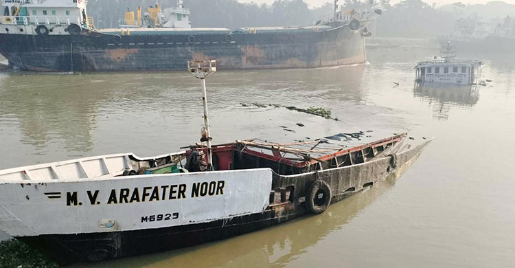 ভৈরব নদে ৯০০ টন কয়লাসহ জাহাজডুবি
