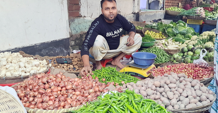 সিরাজগঞ্জে পেঁয়াজের কেজি ২০০