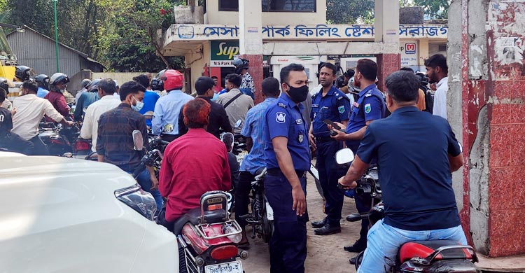 সিরাজগঞ্জে তিনঘণ্টায় মিলছে ৩০০ টাকার তেল