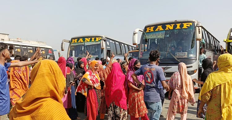 বেতন-বোনাসের দাবিতে মহাসড়কে শ্রমিকরা, সেনাবাহিনীর আশ্বাসে যান চলাচল অব্যাহত