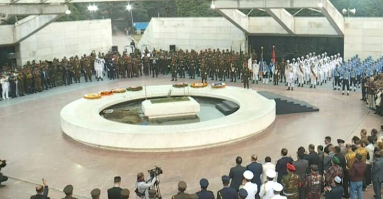 খালেদা জিয়ার কবরে রাষ্ট্রপতি ও প্রধান উপদেষ্টার শ্রদ্ধা