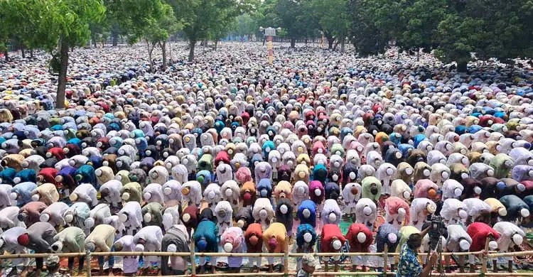 একদিন আগেই শোলাকিয়ায় এক পরিবারের তিনজন