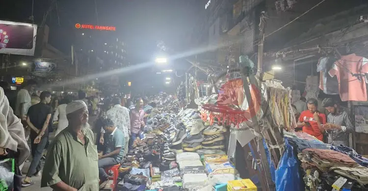 সন্ধ্যায় শপিংমল-দোকান বন্ধ হওয়ায় বিক্রিতে ধস, ধাক্কা বৈশাখী বাজারেও