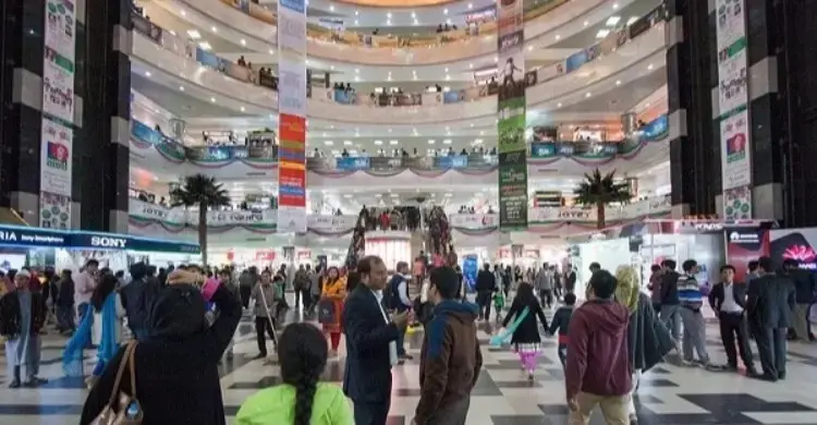 Shop owners call for revision of business hours