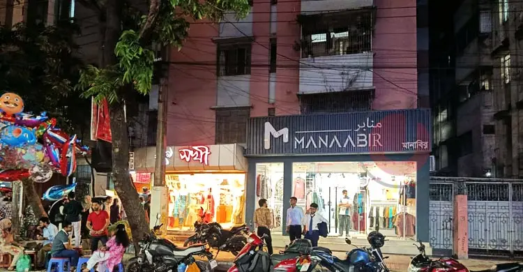 সন্ধ্যায় শপিংমল-দোকান বন্ধ হওয়ায় বিক্রিতে ধস, ধাক্কা বৈশাখী বাজারেও