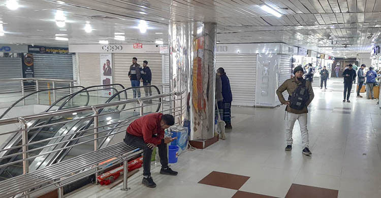 Shop owners decide 8 pm closure to conserve electricity, fuel