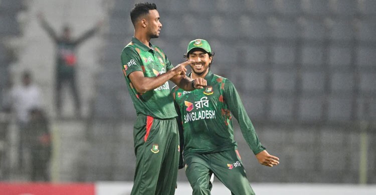 সোহানের বাজপাখি ক্যাচ, জুটি ভাঙলেন শরিফুল