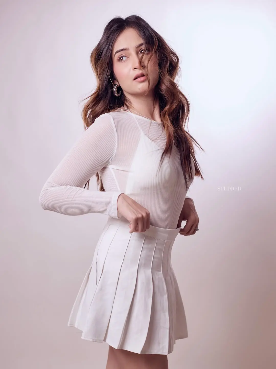 মিনিমাল লুকে নজরকাড়া শ্রীমা