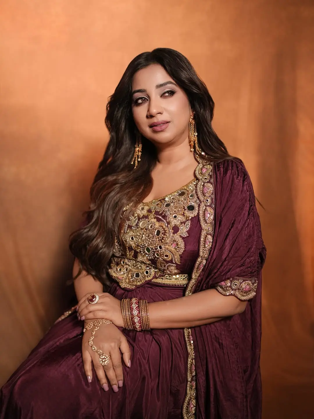 গানের রানির সাজে রাজকীয়তার ছোঁয়া