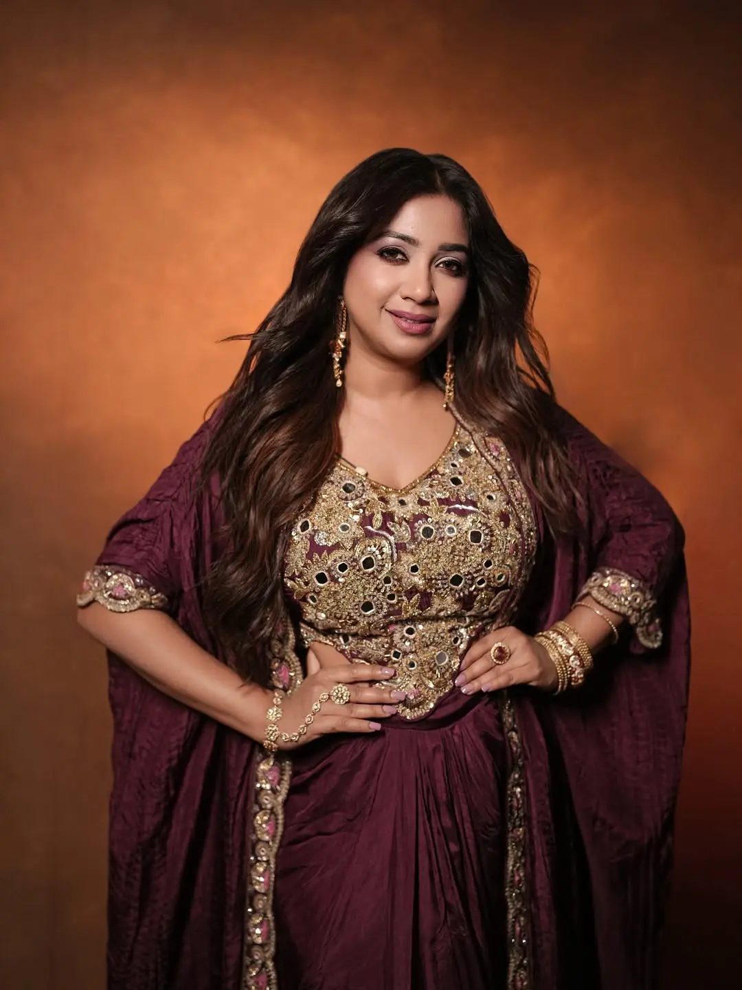 গানের রানির সাজে রাজকীয়তার ছোঁয়া