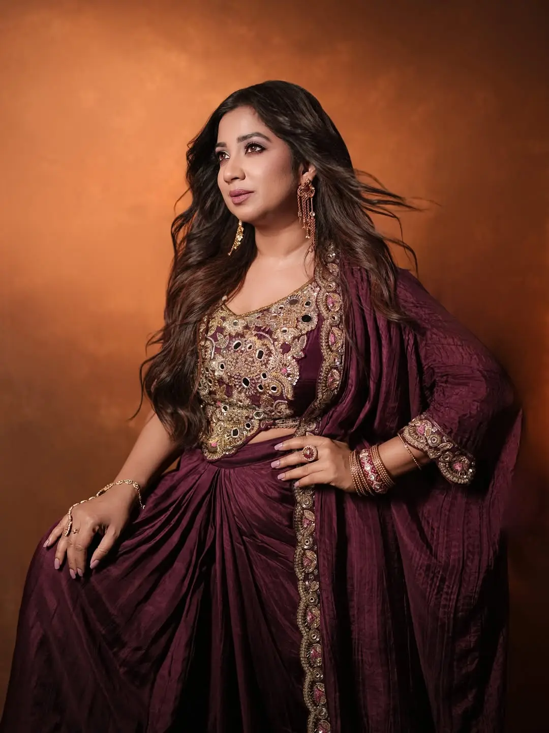 গানের রানির সাজে রাজকীয়তার ছোঁয়া