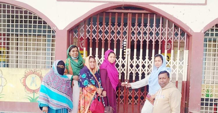 প্রাথমিক বিদ্যালয়ে তালা ঝুলিয়ে চলছে ‘কমপ্লিট শাটডাউন’
