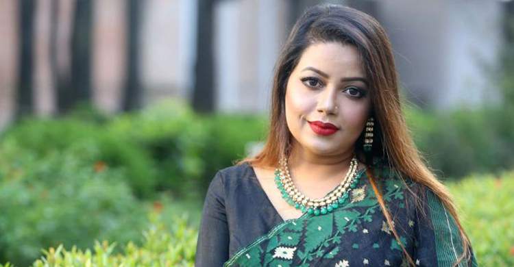 দুষ্টু কোকিলের ডাকে ঘর ভাঙলেন কনা