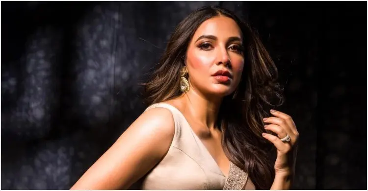 মমতাকে দেবী দুর্গা বলে বিজেপিকে অসুর বললেন শুভশ্রী, ট্রলের বন্যা