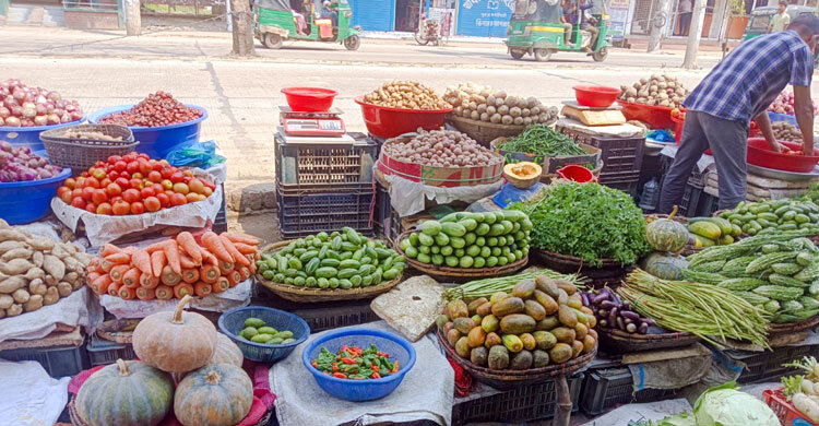 সিলেটে কমেছে মুরগির দাম, সবজি চড়া