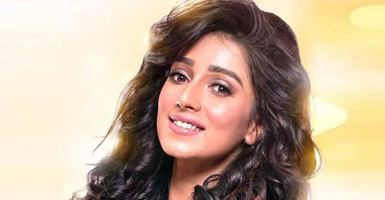 সিনেমার শুটিং ফেলে যাওয়া নিয়ে মুখ খুললেন সায়ন্তিকা