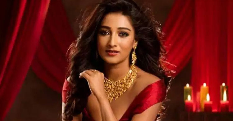 সিনেমার শুটিং ফেলে যাওয়া নিয়ে মুখ খুললেন সায়ন্তিকা