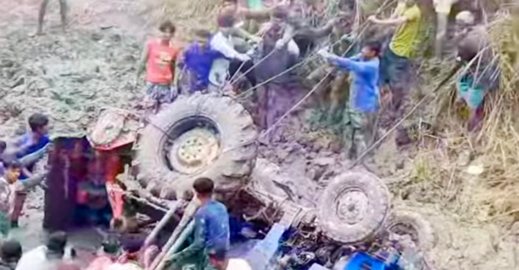সিলেটে ট্রাক্টর উল্টে ডোবায়, নিহত ২