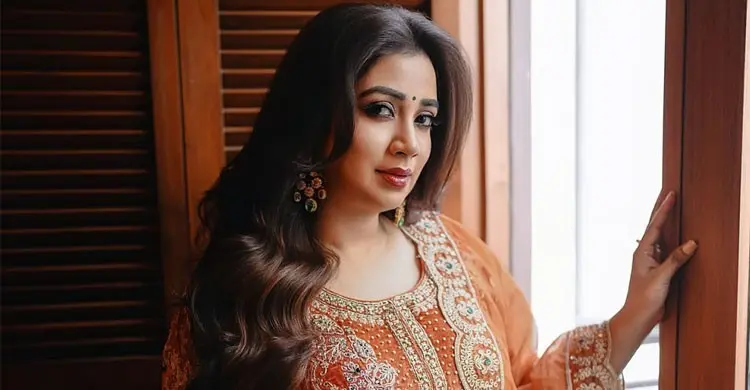 শ্রেয়ার নতুন ঠিকানা, কত দামে ফ্ল্যাট কিনলেন গায়িকা