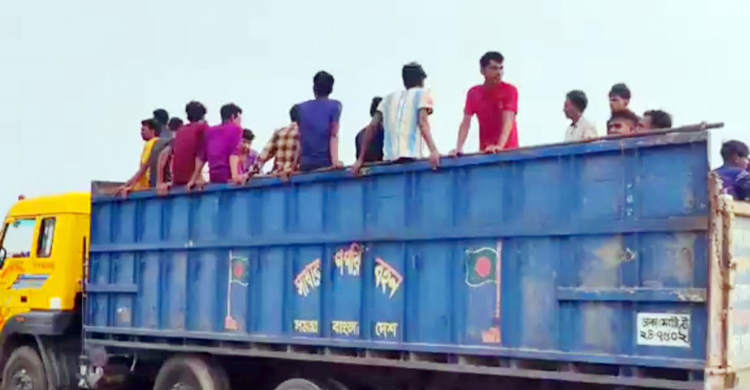 সিরাজগঞ্জ মহাসড়কের এমন চিত্র আগে দেখেনি কেউ