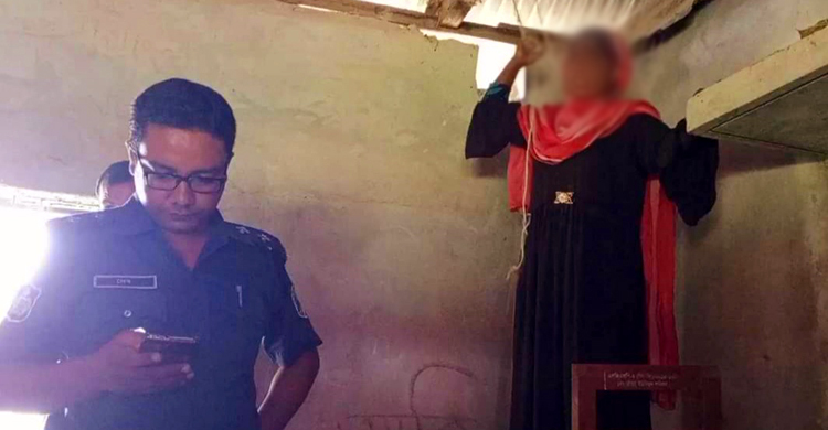 পরীক্ষার হলেই ২ জনের আত্মহত্যার চেষ্টা, নিয়োগ স্থগিত