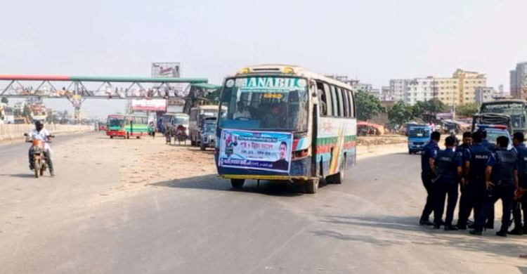 আওয়ামী লীগের ব্যানার টানানো গাড়ি দেখলেই ছেড়ে দিচ্ছে পুলিশ