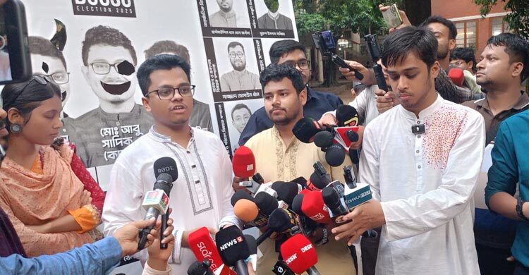 চারুকলায় শিবিরের ফেস্টুন ভাঙচুর করেছেন ‘কালচারাল ফ্যাসিস্টরা’