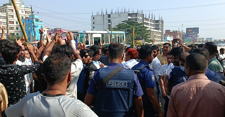 পুলিশের উপস্থিতিতে লাঠিসোটা নিয়ে আওয়ামী লীগের অবরোধ বিরোধী মিছিল