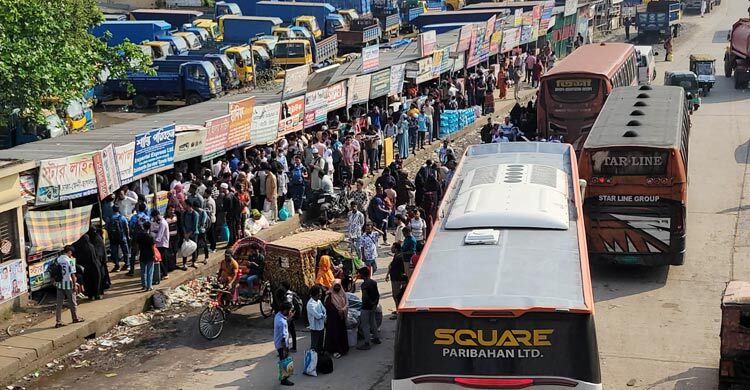 ঢাকা-চট্টগ্রাম মহাসড়কে ঘরমুখো মানুষের ঢল