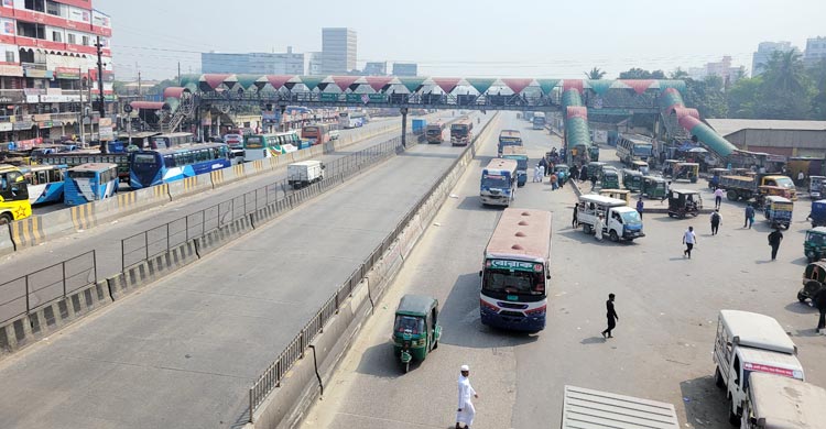 মহাসড়ক ফাঁকা, বাস কাউন্টারে যাত্রীর অপেক্ষা